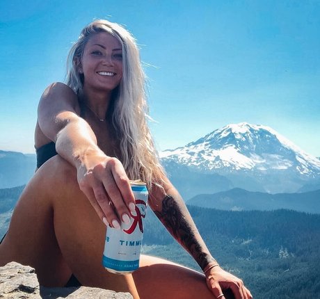 Naakte gelekte OnlyFans-foto van Jordan Elizabeth