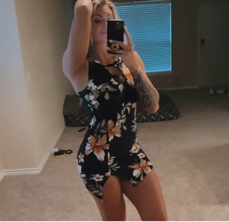 Naakte gelekte OnlyFans-foto van Jordan Elizabeth