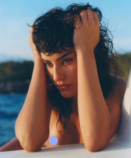 Naakte gelekte OnlyFans-foto van Naomi Eliav