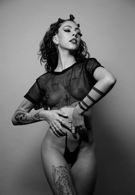 Naakte gelekte OnlyFans-foto van Lupe Cozzolino