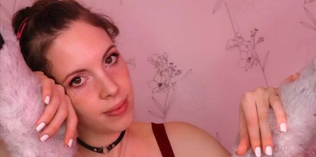 Naakte gelekte OnlyFans-foto van Rapunzelasmr