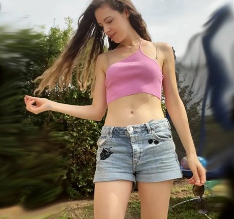 Naakte gelekte OnlyFans-foto van Rapunzelasmr