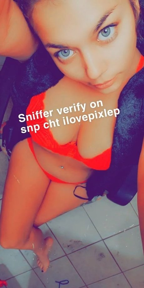 Naakte gelekte OnlyFans-foto van Pretty N Lace