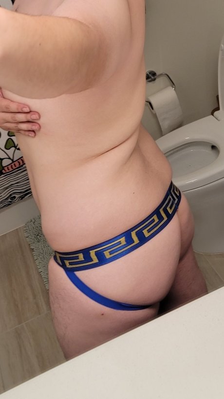 Naakte gelekte OnlyFans-foto van Emmi Boi