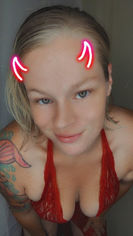 Naakte gelekte OnlyFans-foto van Carly Pinto