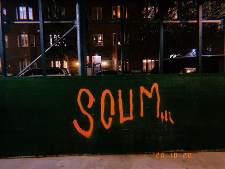 Naakte gelekte OnlyFans-foto van Public Scum
