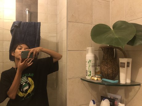 Naakte gelekte OnlyFans-foto van V Era I Nez P Rtfors