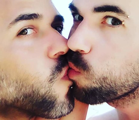 Naakte gelekte OnlyFans-foto van Dampampr
