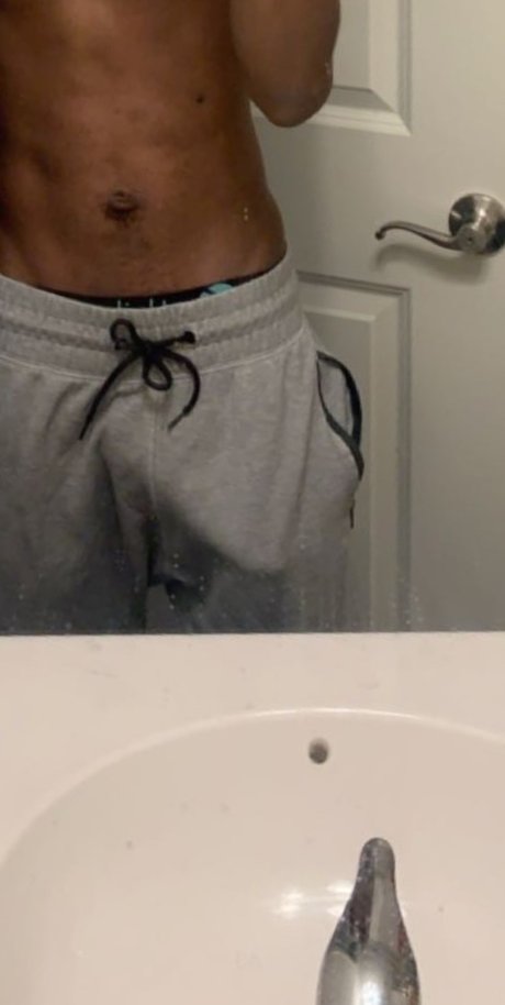 Naakte gelekte OnlyFans-foto van Bbuprez