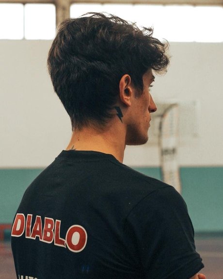 Naakte gelekte OnlyFans-foto van Santiago Costa