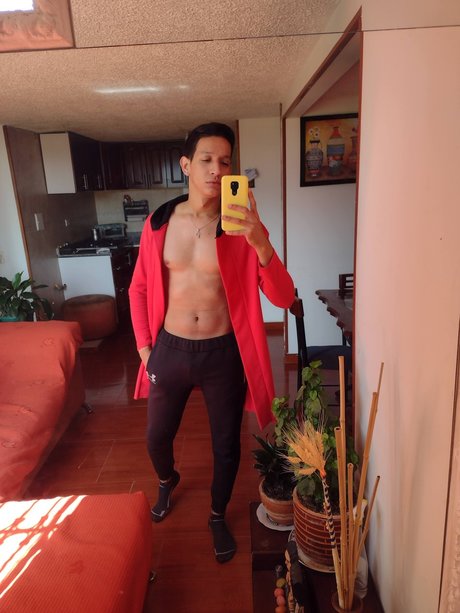 Naakte gelekte OnlyFans-foto van Deivis M Hot