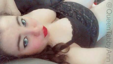 Naakte gelekte OnlyFans-foto van Tabby Ann
