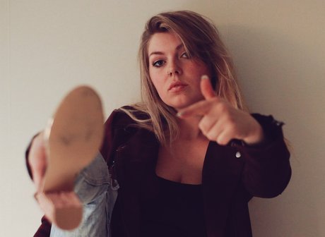 Naakte gelekte OnlyFans-foto van Equestrian Queen Sasja Luna