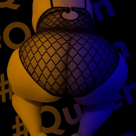 Naakte gelekte OnlyFans-foto van Queenny