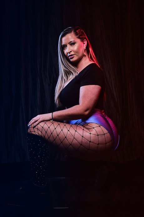 Naakte gelekte OnlyFans-foto van Queenbz