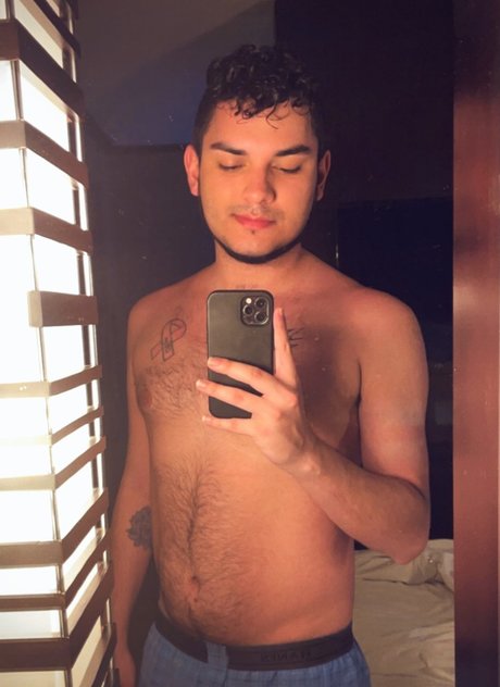Naakte gelekte OnlyFans-foto van Danny Daxxx