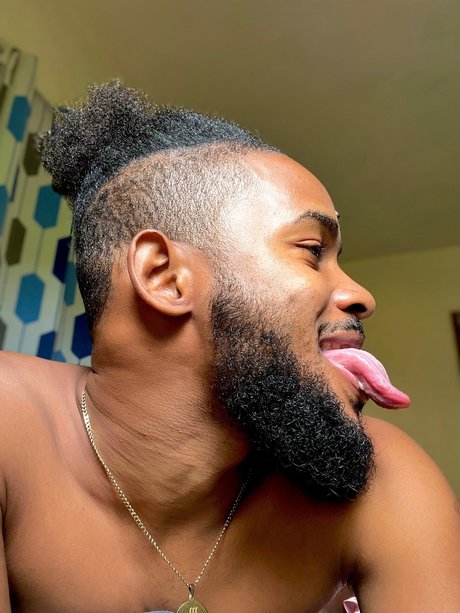 Naakte gelekte OnlyFans-foto van Dre Jamaican 