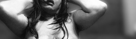 Naakte gelekte OnlyFans-foto van Raina Rivire