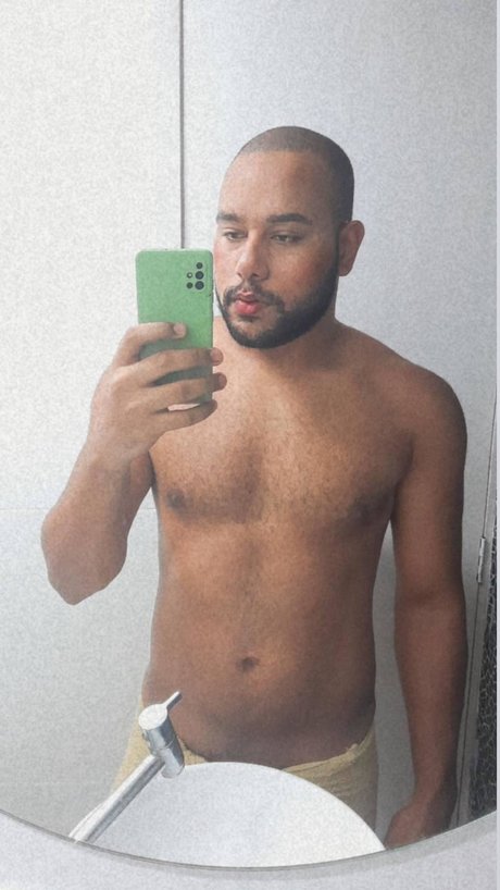 Naakte gelekte OnlyFans-foto van Rafa Rodrigues