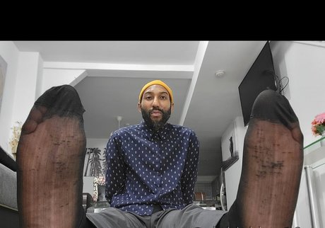 Naakte gelekte OnlyFans-foto van Dmvfootdude