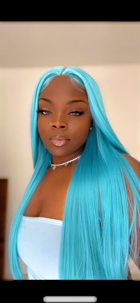 Naakte gelekte OnlyFans-foto van Judi Moody 