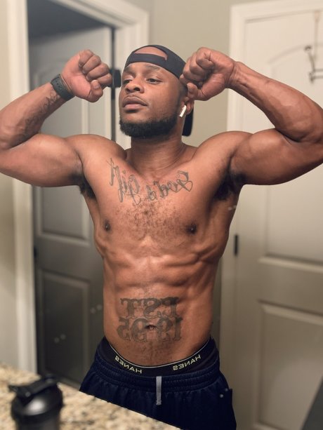 Naakte gelekte OnlyFans-foto van Dwayne