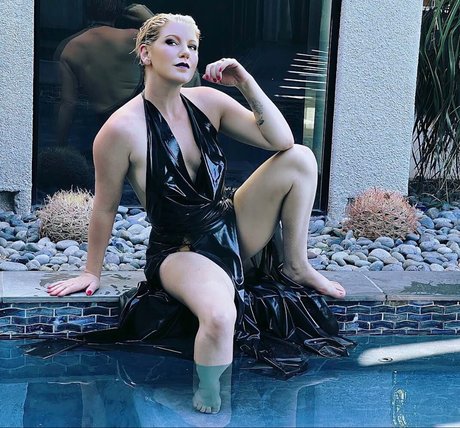Naakte gelekte OnlyFans-foto van Ashley Edmonds