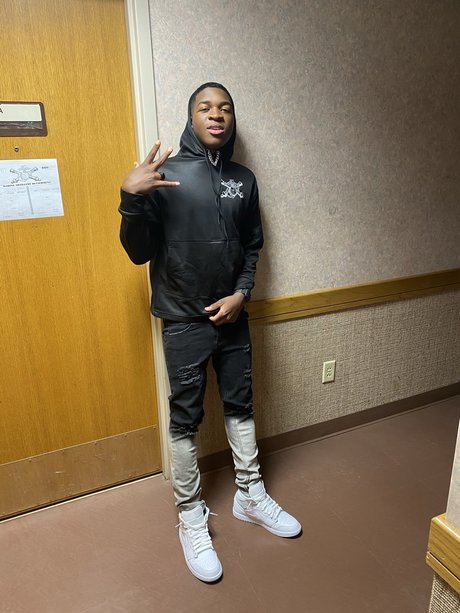 Naakte gelekte OnlyFans-foto van Treylen Franklin