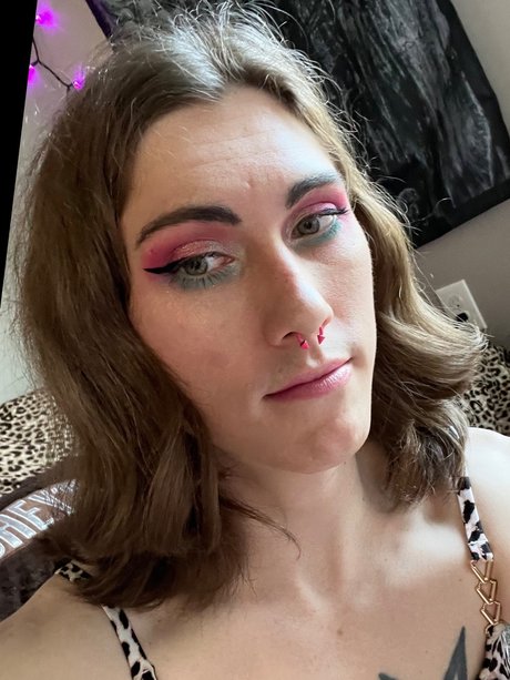 Naakte gelekte OnlyFans-foto van Evil Dark Goddess