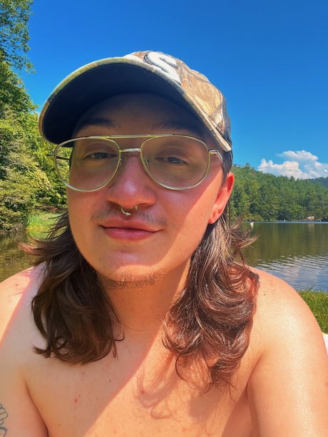Naakte gelekte OnlyFans-foto van Donovan