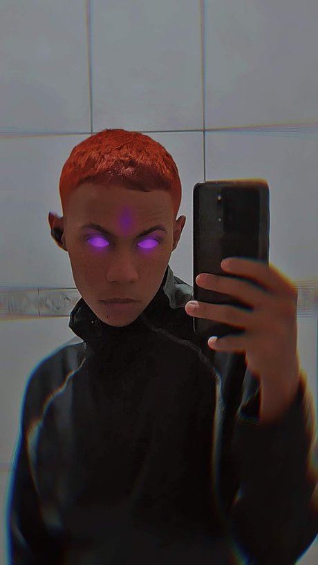 Naakte gelekte OnlyFans-foto van Raposinha 