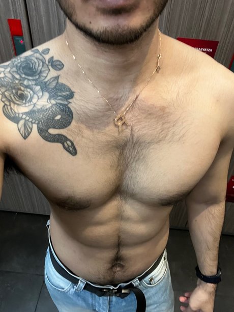 Naakte gelekte OnlyFans-foto van Renastamaxxx