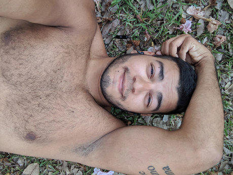 Naakte gelekte OnlyFans-foto van Renan Martins