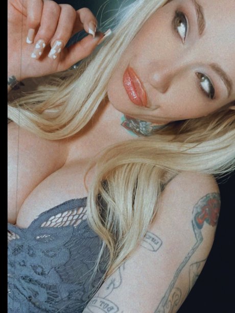 Naakte gelekte OnlyFans-foto van Rory Grey
