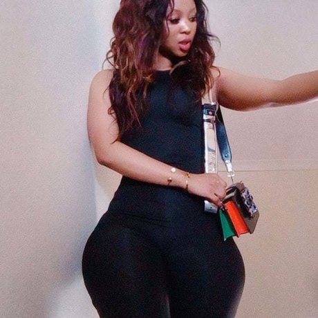 Naakte gelekte OnlyFans-foto van Roobygen