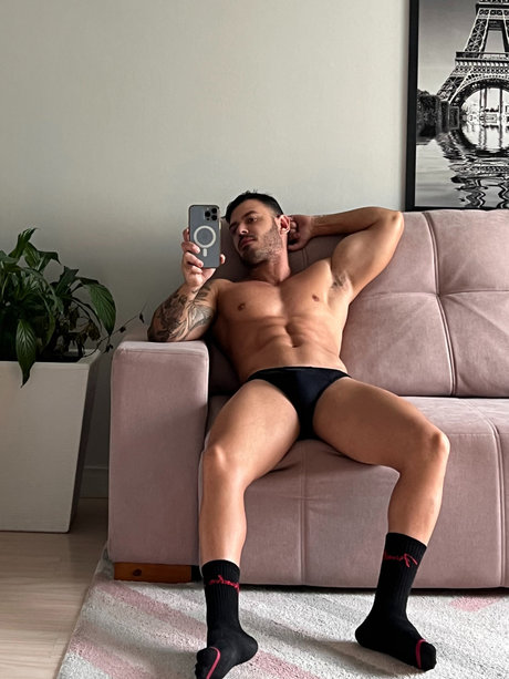 Naakte gelekte OnlyFans-foto van Romero Augusto