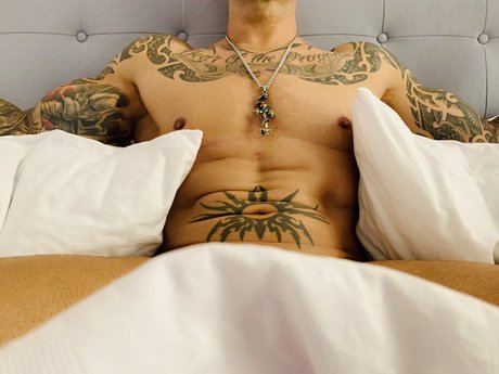 Naakte gelekte OnlyFans-foto van Ryan Steel