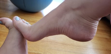 Naakte gelekte OnlyFans-foto van Rosie Toesie