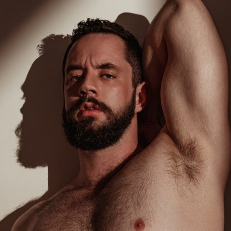 Naakte gelekte OnlyFans-foto van Sam Brownell