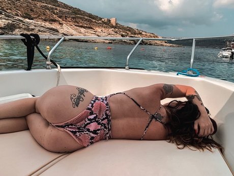 Naakte gelekte OnlyFans-foto van Samara Morgan