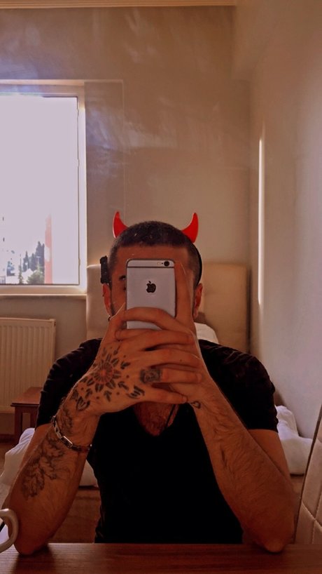 Naakte gelekte OnlyFans-foto van Ahin