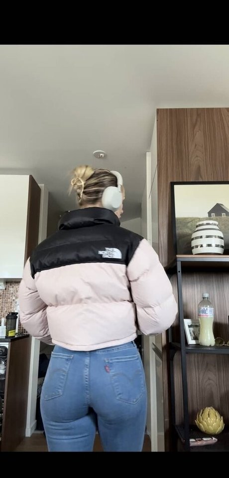 Naakte gelekte OnlyFans-foto van Ellen Akesson