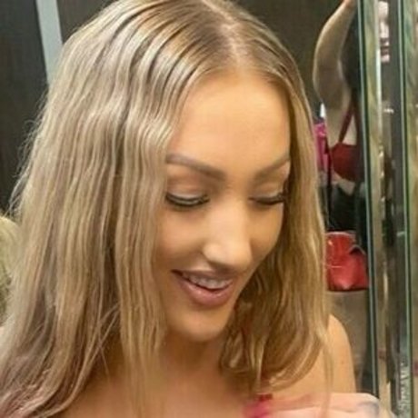 Naakte gelekte OnlyFans-foto van Sheispressure