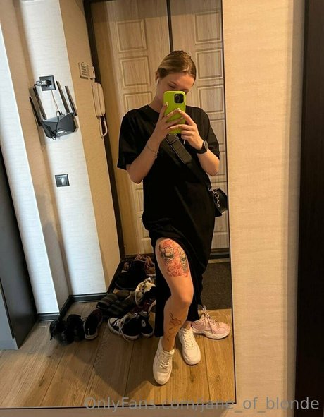 Naakte gelekte OnlyFans-foto van Janemyller