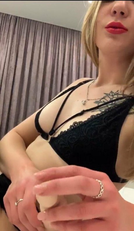 Naakte gelekte OnlyFans-foto van Milenasweet