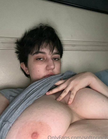 Naakte gelekte OnlyFans-foto van Softprince