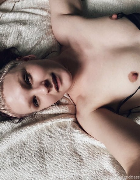 Naakte gelekte OnlyFans-foto van Eeemmmthegoddess