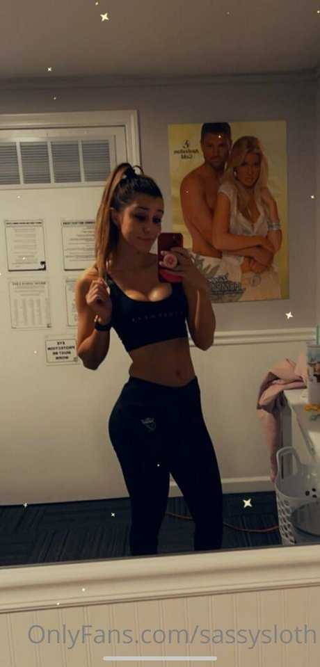Naakte gelekte OnlyFans-foto van Sassysloth