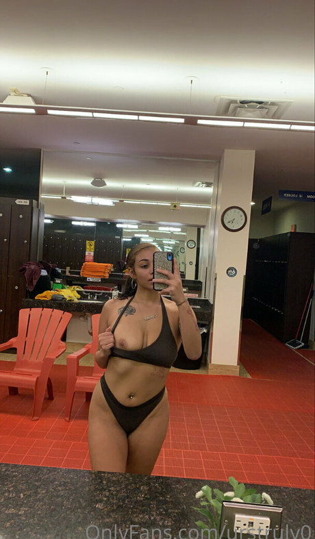 Naakte gelekte OnlyFans-foto van Urstrulyali