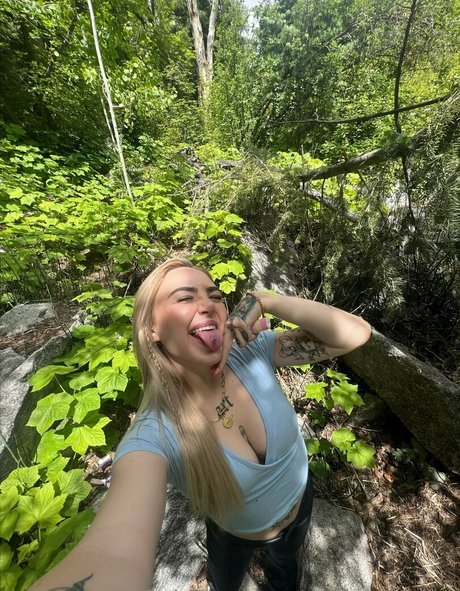 Naakte gelekte OnlyFans-foto van Caitlynbabyxx